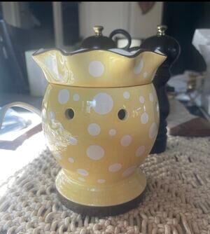 Scentsy Dotty candle warmer